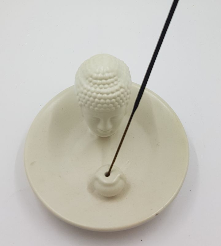 Gulatý stojan na tyčinky Budha