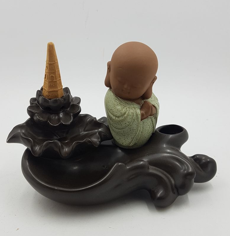 Lampa Budha na plávajúci dym